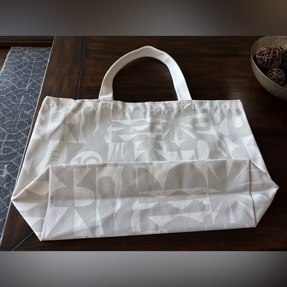 Vuori 10 year Anniversary Patterned Tote Bag - Picture 4 of 9